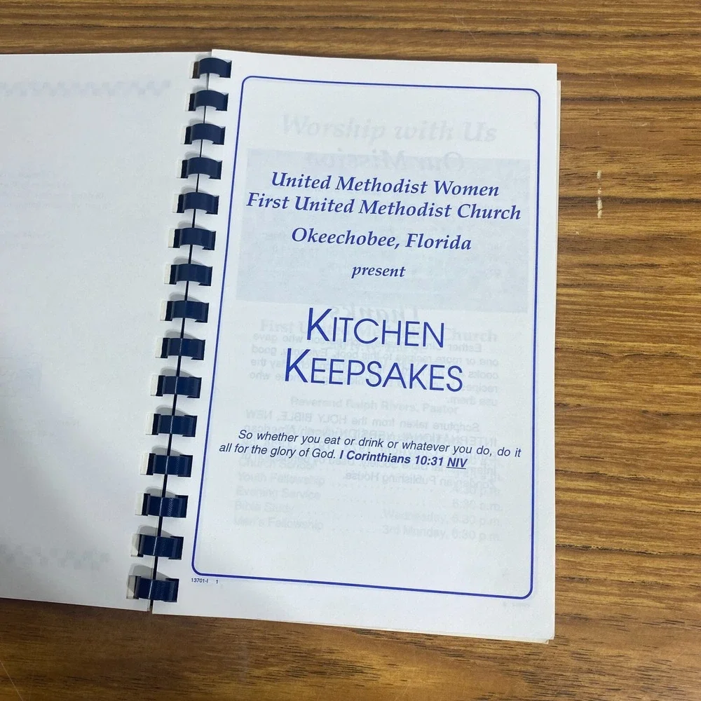 Okeechobee Florida United Methodist Women 1995 VTG Kitchen Keepsakes Cookbook